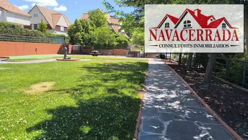 Vista exterior de Casa o xalet en venda en Navacerrada amb Calefacció, Jardí privat i Piscina comunitària