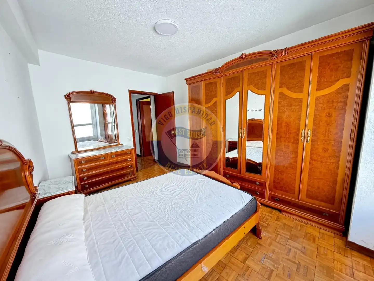 Habitación de Piso de alquiler en Vigo  con Calefacción, Parquet y Amueblado