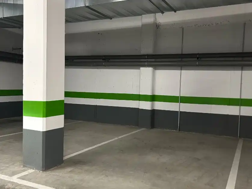 Parkplatz von Garage zur Miete in Zaragoza