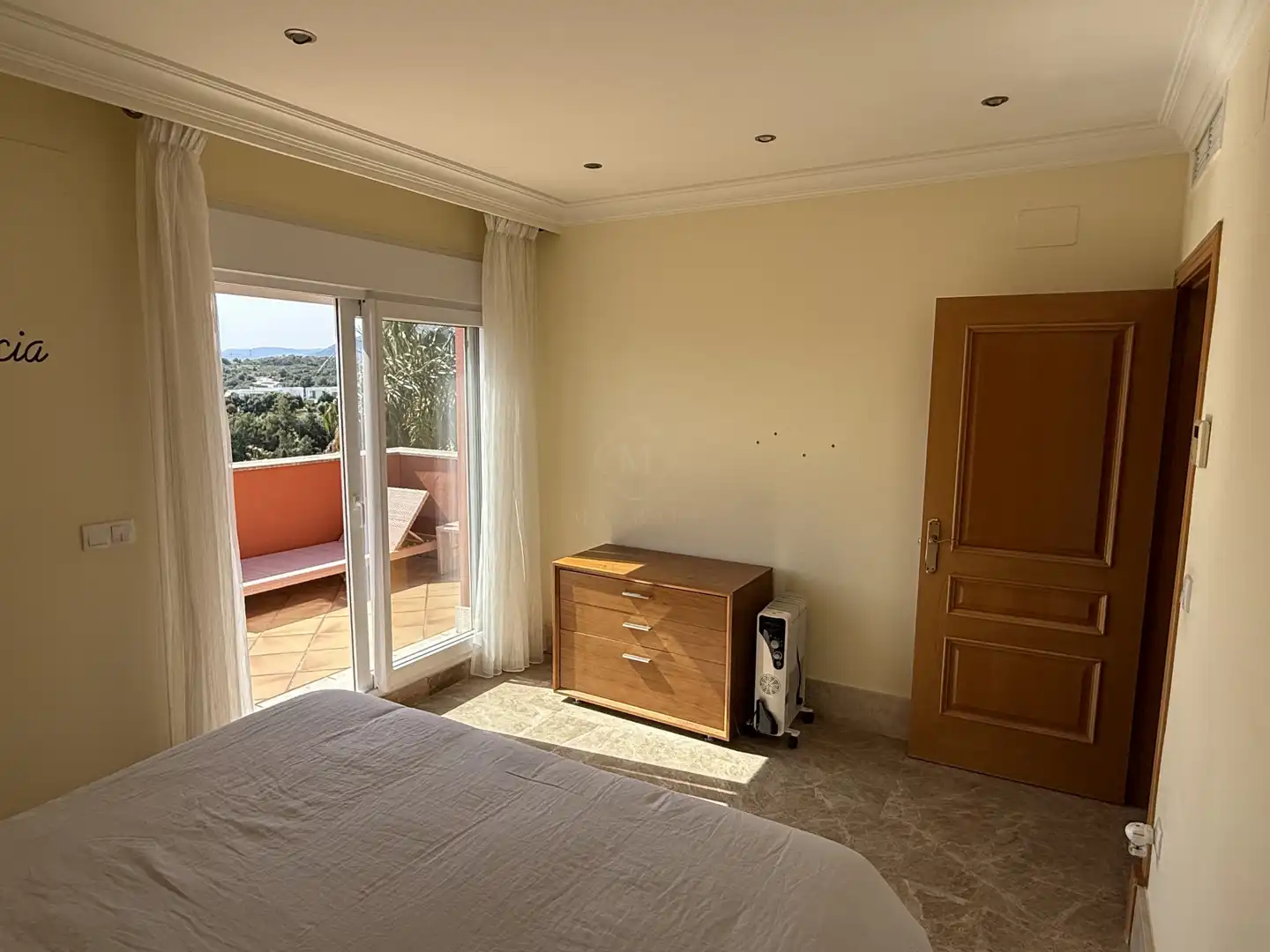 Dormitori de Casa adosada de lloguer en Marbella amb Aire condicionat, Calefacció i Jardí privat