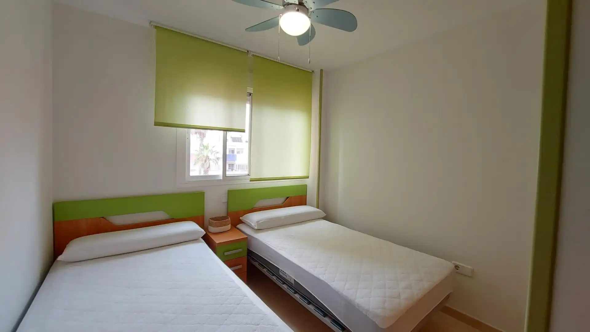 Habitación de Piso de alquiler en El Ejido con Aire acondicionado, Amueblado y Piscina comunitaria