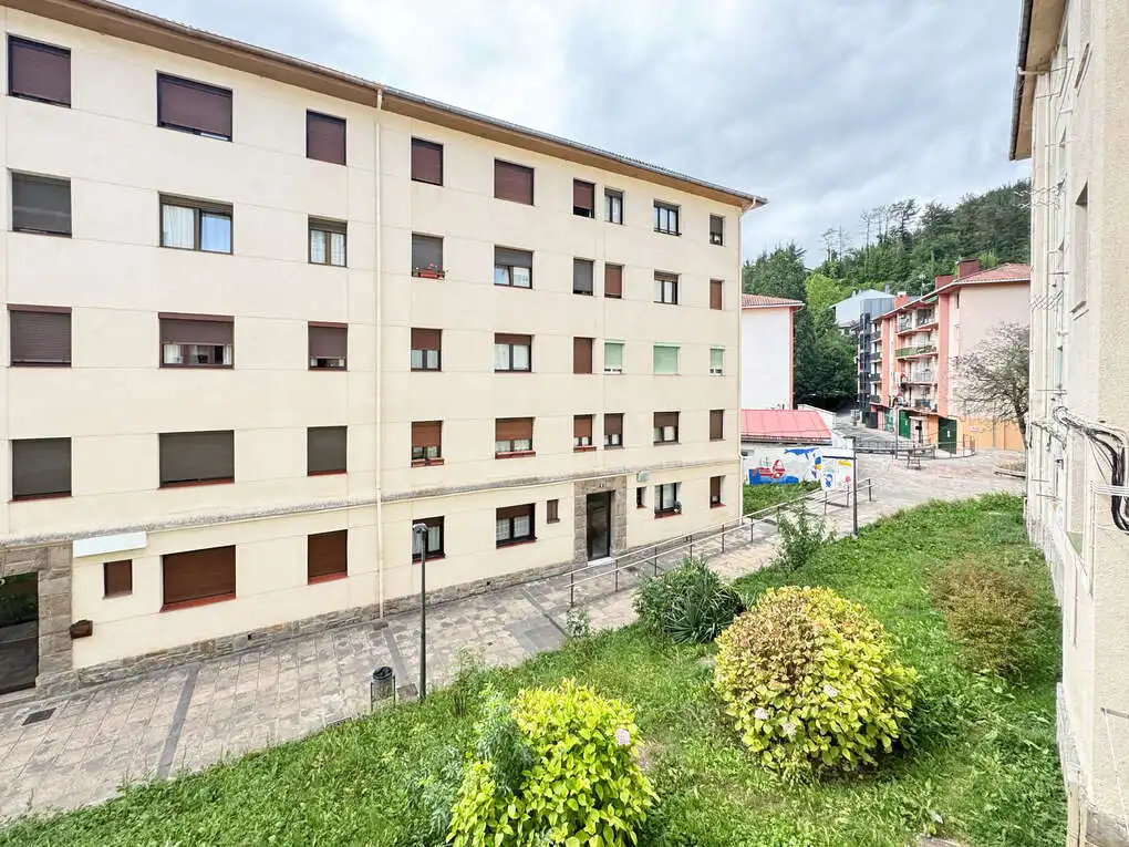 Außenansicht von Wohnung zum Verkauf in Urretxu mit Heizung