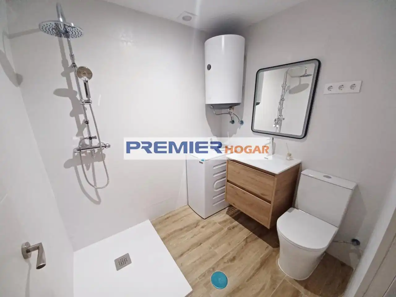 Badezimmer von Erdgeschoss zur Miete in Madrid mit Heizung
