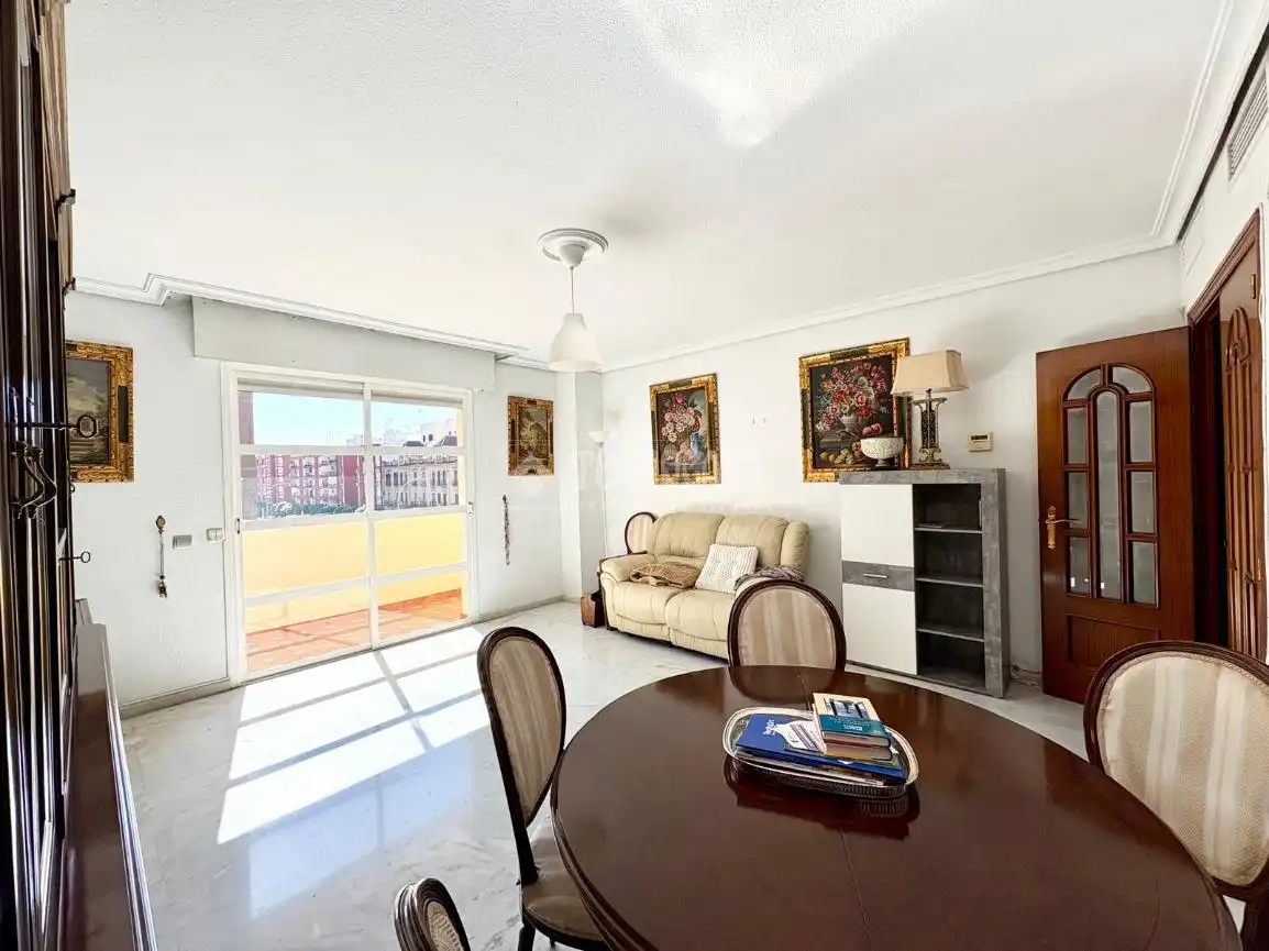 Habitación de Piso en venta en Sevilla con Aire acondicionado, Calefacción y Terraza