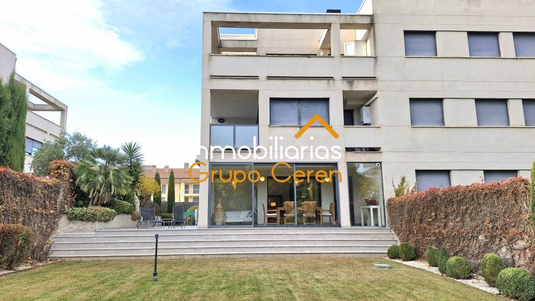 Vista exterior de Apartament en venda en Cirueña amb Calefacció, Jardí privat i Terrassa