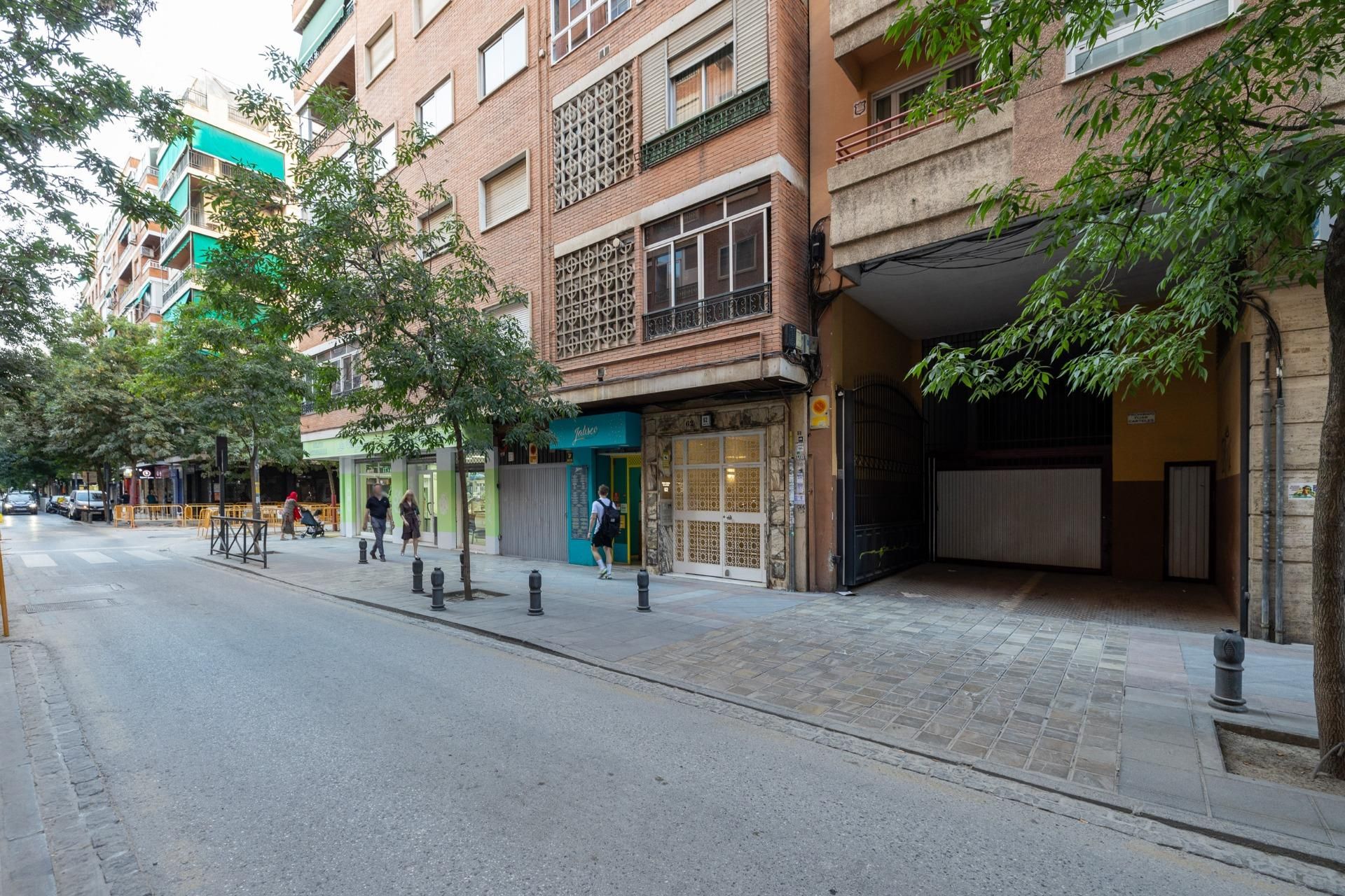Exterior view of Garage for sale in  Granada Capital