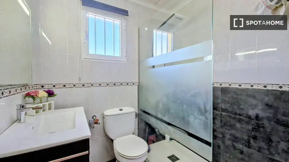 Bany de Apartament per a compartir en Cartagena amb Aire condicionat, Calefacció i Terrassa