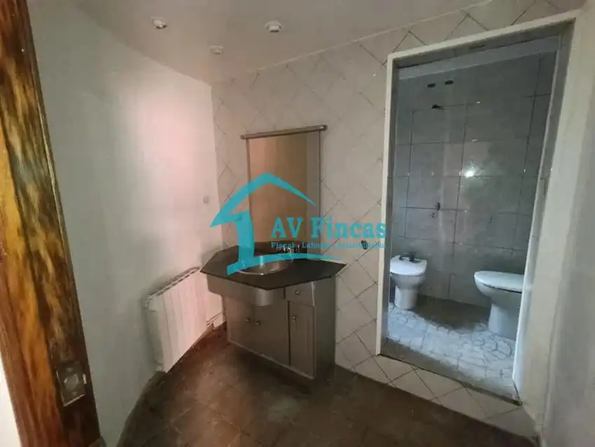 Badezimmer von Wohnung zum Verkauf in Pallejà