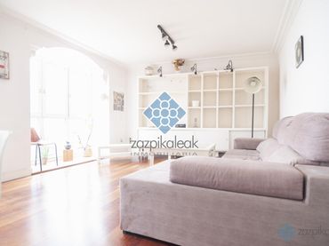 Flat with balcony for sale in De la Torre