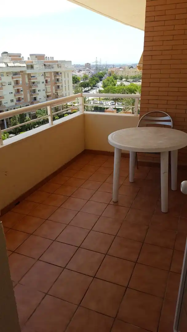 Piso de alquiler en Calle Escritora Josefina Aldecoa, El Cónsul - Ciudad Universitaria - El Romeral