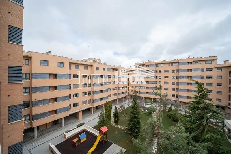 Vista exterior de Pis en venda en Madrid amb Aire condicionat, Calefacció i Traster
