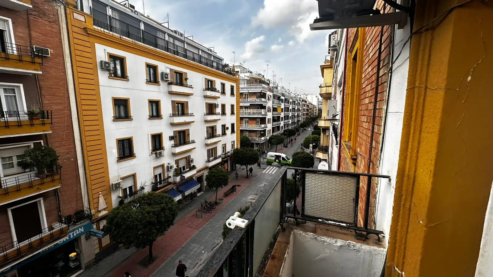 Exterior view of Flat for sale in Sevilla  with Air Conditioner, Heating and Storage room