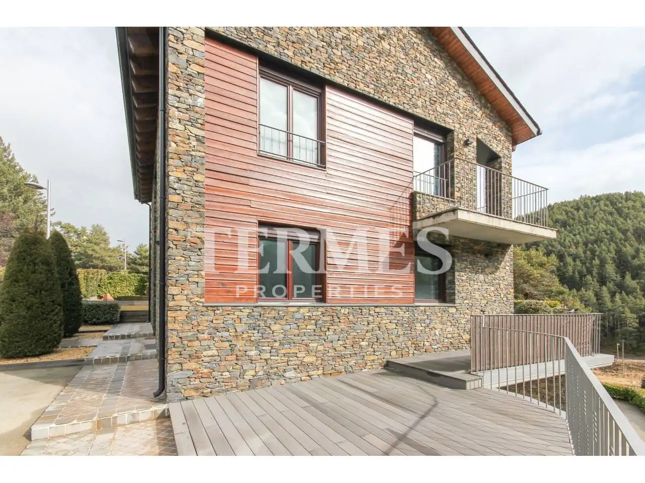 Vista exterior de Casa o chalet en venta en Alp con Calefacción, Jardín privado y Terraza
