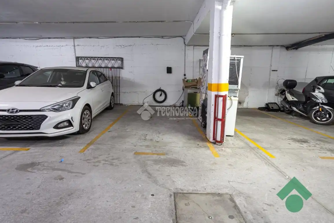 Aparcament de Pis en venda en Algeciras amb Balcó