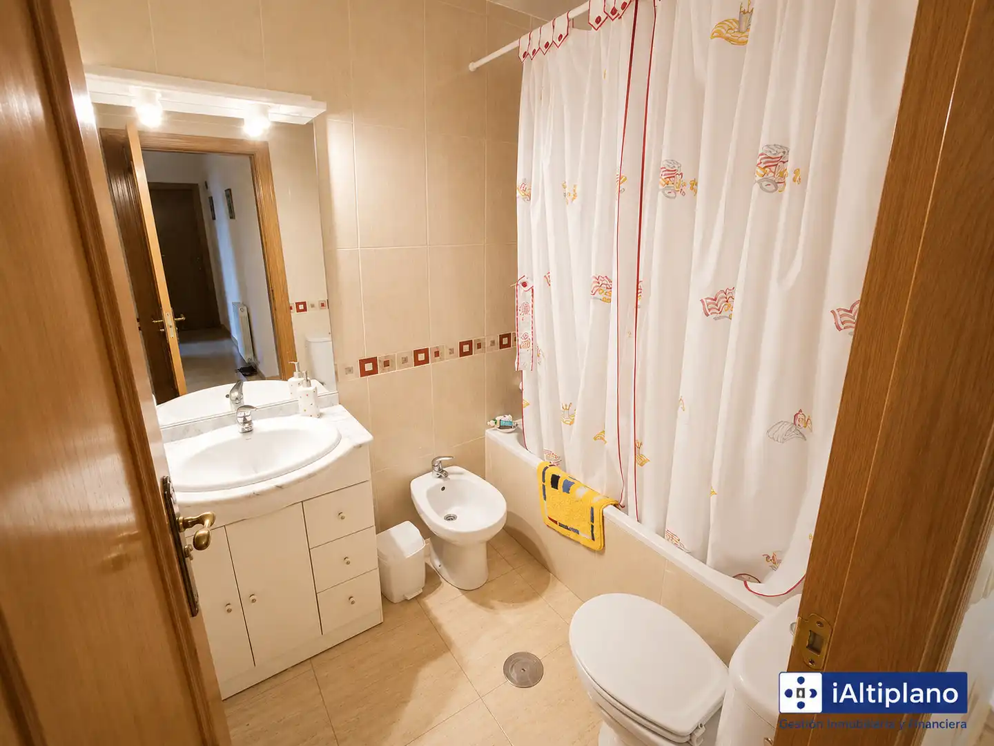 Badezimmer von Wohnung zum Verkauf in Baza mit Heizung, Möbliert und Ofen