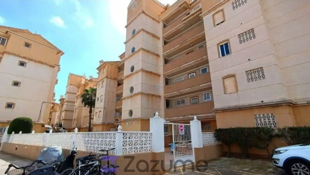 Vista exterior de Piso de alquiler en Torrevieja con Aire acondicionado, Calefacción y Piscina