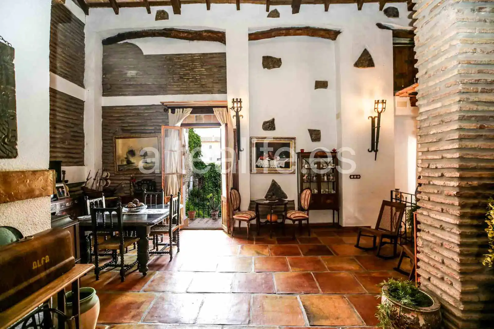 Einfamilien-Reihenhaus zum Verkauf in Gandia mit Privatgarten, Terrasse und Abstellraum