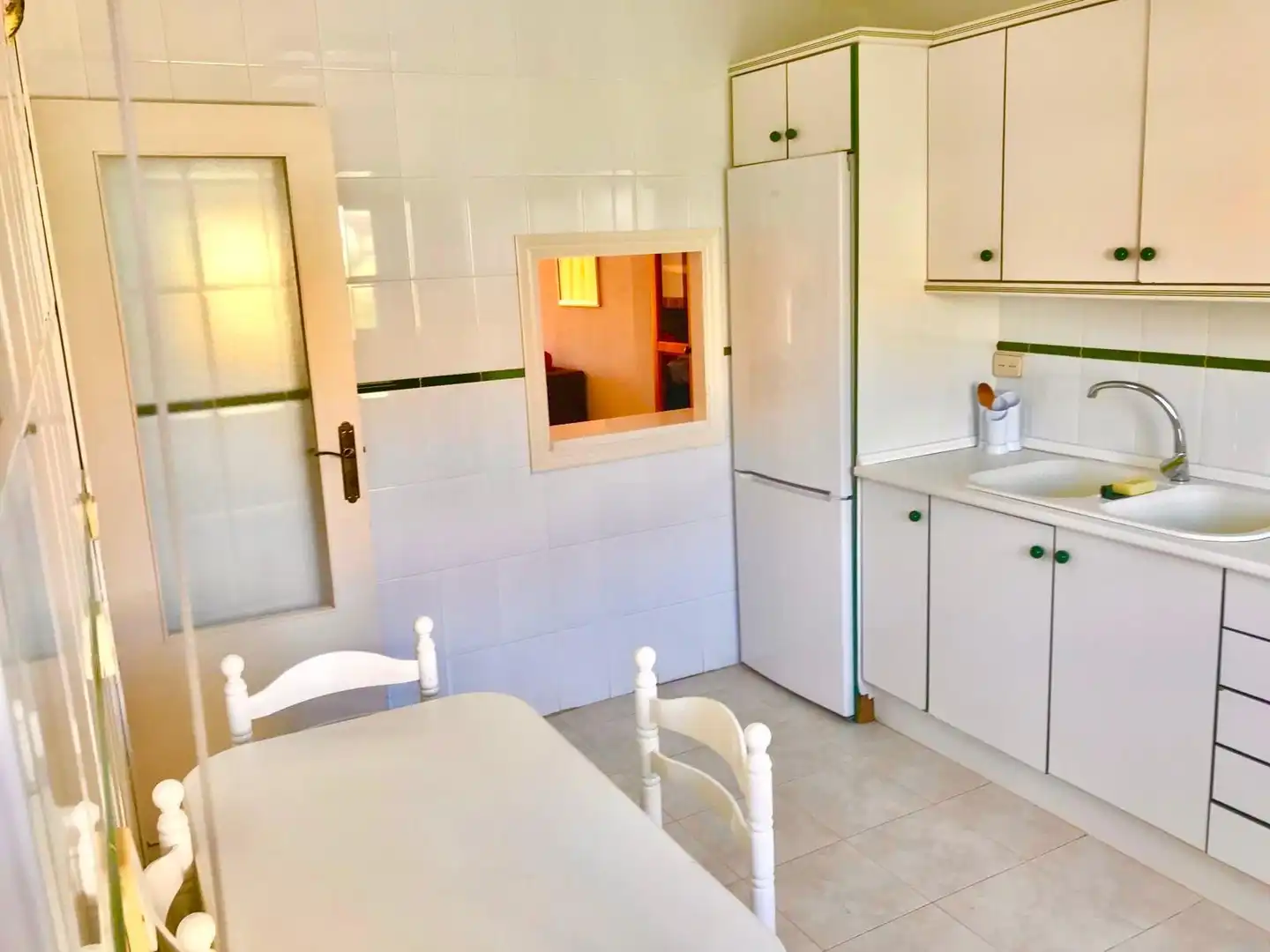 Cuina de Dúplex de lloguer en La Manga del Mar Menor amb Terrassa, Piscina i Moblat