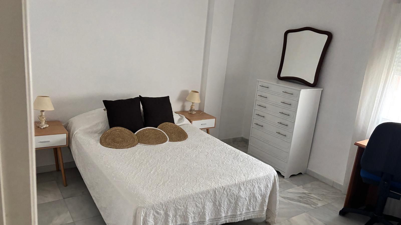 Dormitori de Pis de lloguer en  Córdoba Capital amb Aire condicionat, Jardí privat i Terrassa