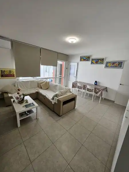 Sala de estar de Casa adosada en venta en Peralta / Azkoien con Aire acondicionado, Calefacción y Jardín privado