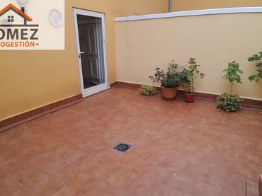 Maison avec balcon à vendre à Yecla