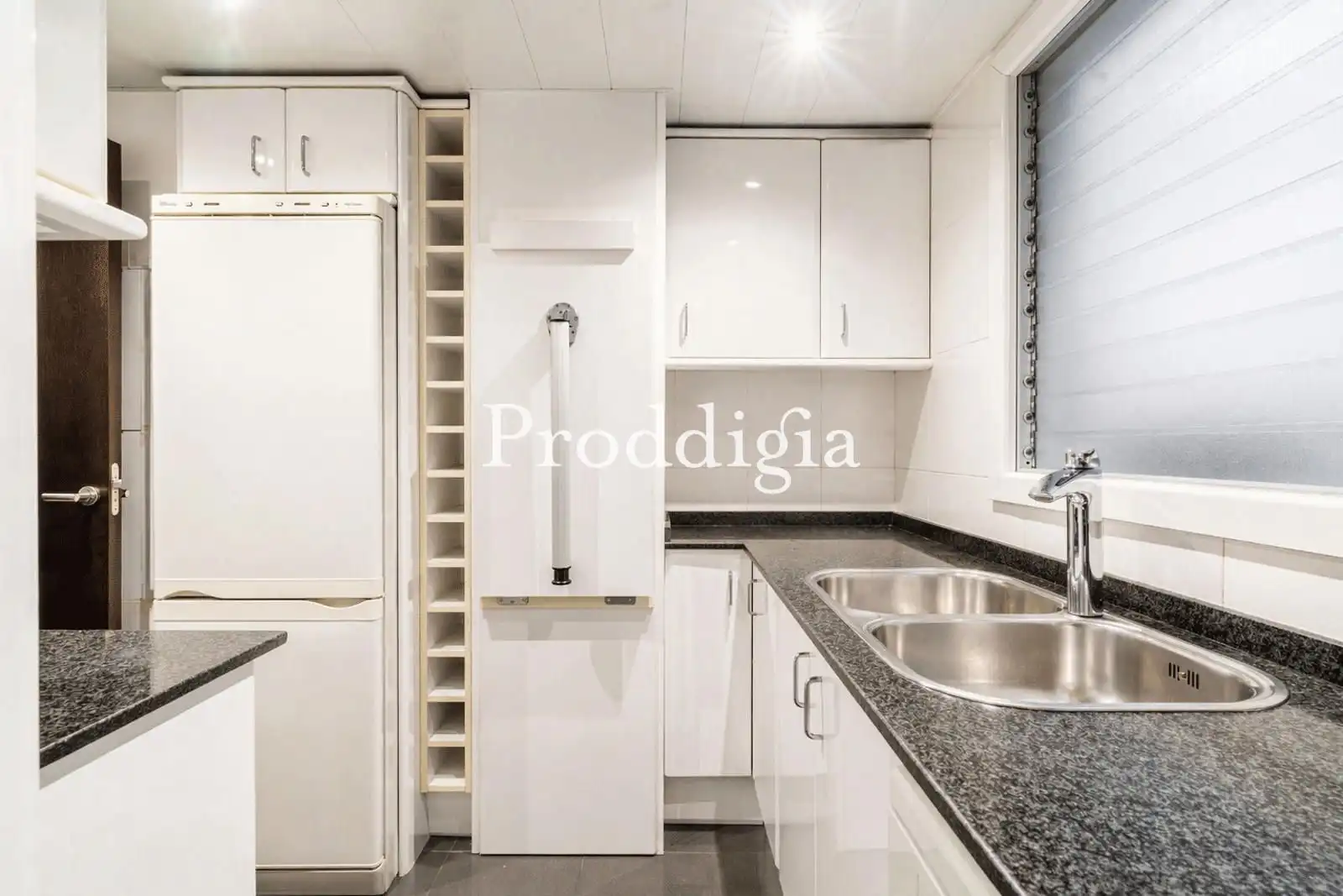 Küche von Wohnung zum Verkauf in Barcelona mit Heizung, Terrasse und Schwimmbad