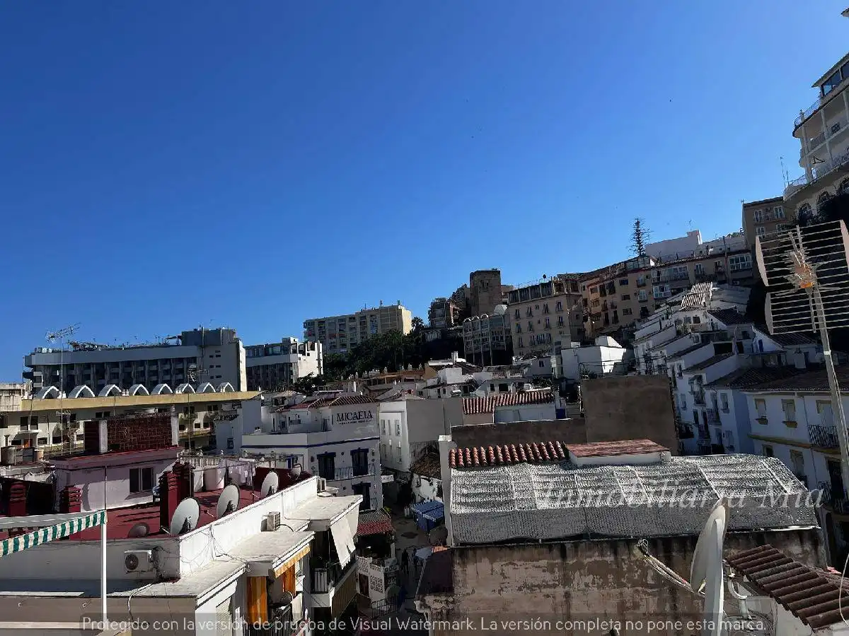 Vista exterior de Casa o xalet en venda en Torremolinos amb Aire condicionat i Balcó