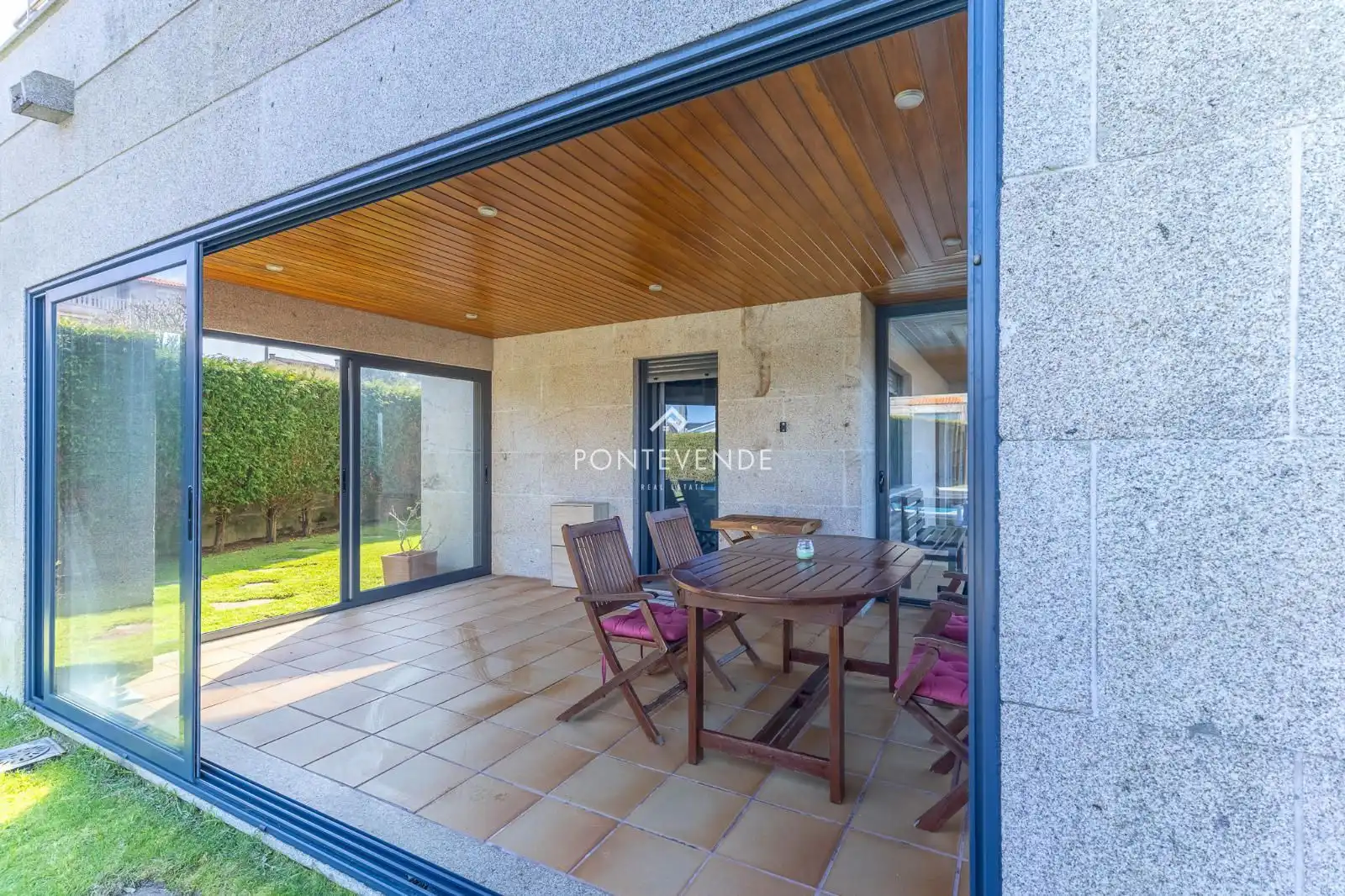 Terrassa de Casa o xalet en venda en Vigo  amb Calefacció, Jardí privat i Terrassa