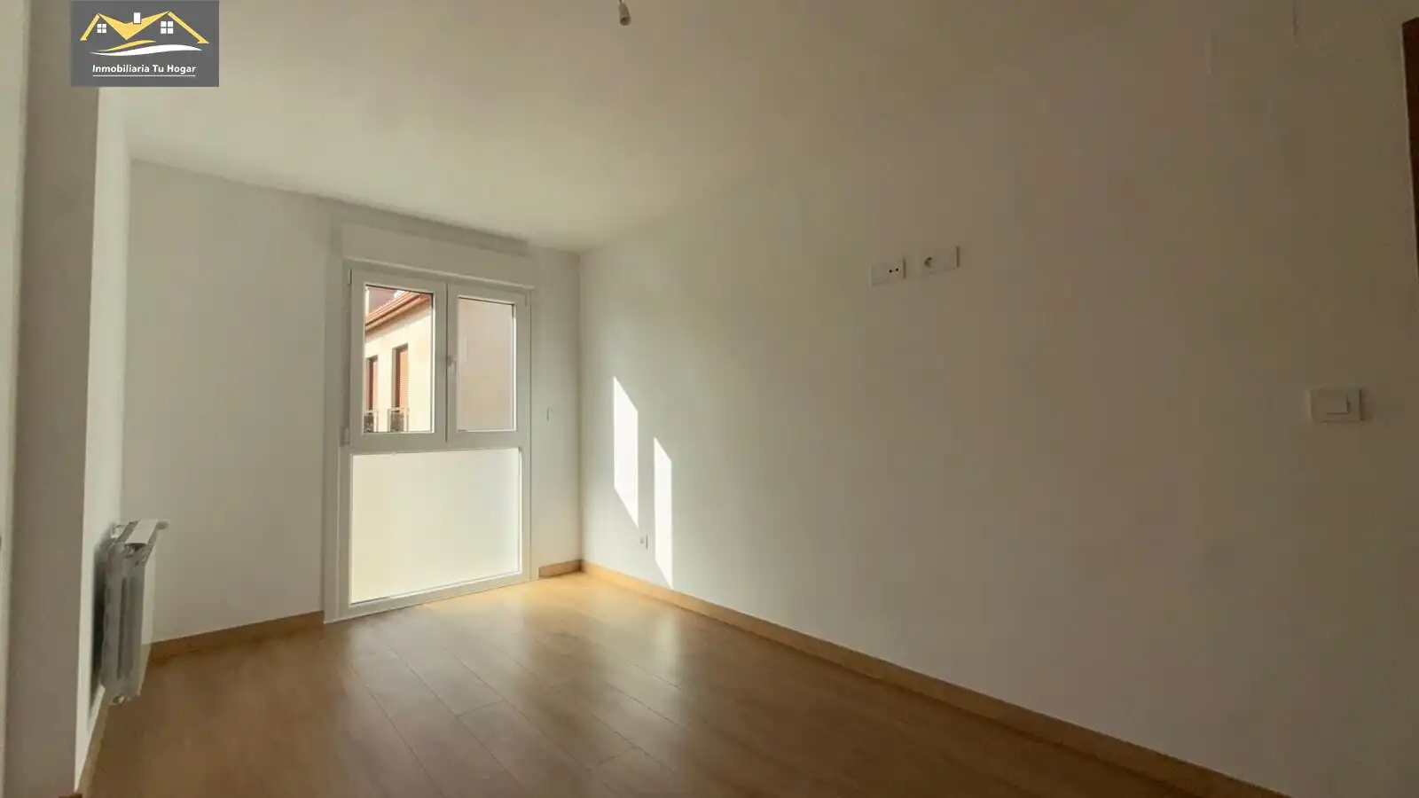 Dormitori de Casa adosada en venda en Allariz amb Calefacció, Jardí privat i Terrassa