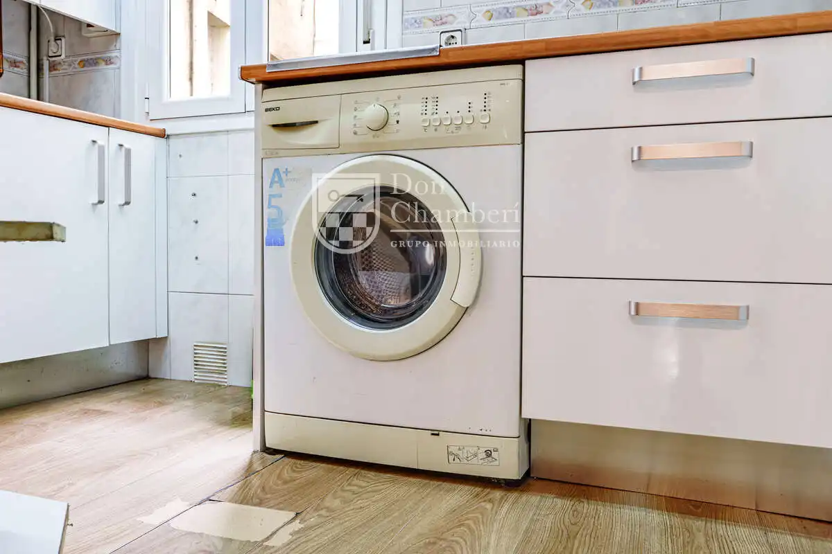 Cocina de Piso de alquiler en Madrid con Calefacción, Amueblado y Horno