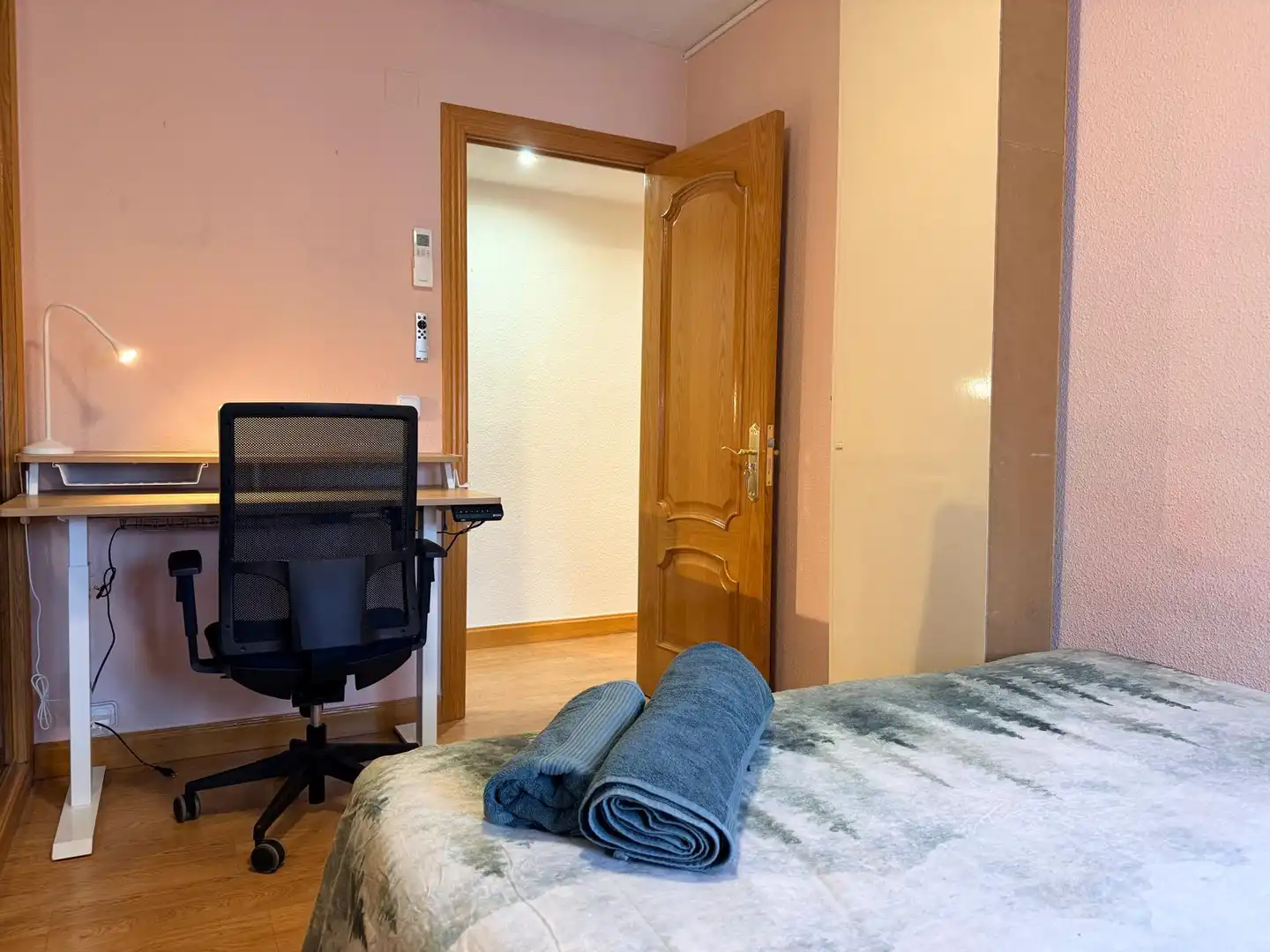 Bedroom of Flat for share in Madrid  with Air Conditioner, Heating and Furnished