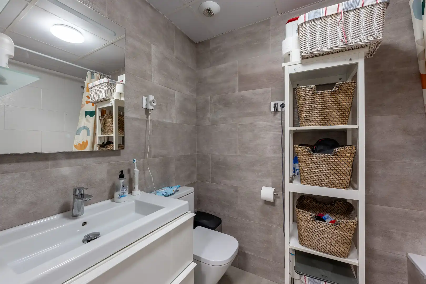 Baño de Ático en venta en Sant Adrià de Besòs con Aire acondicionado, Calefacción y Parquet