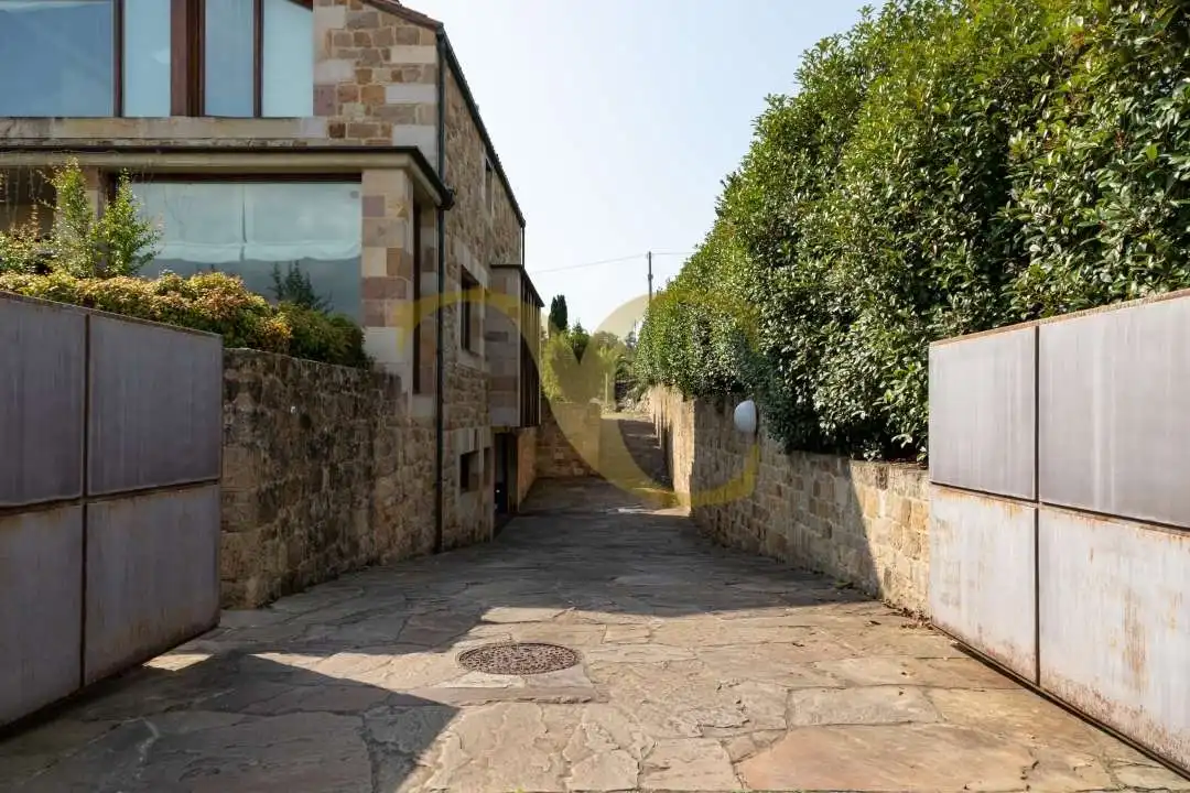 Vista exterior de Casa o chalet en venta en Santa Cruz de Bezana con Aire acondicionado, Calefacción y Jardín privado
