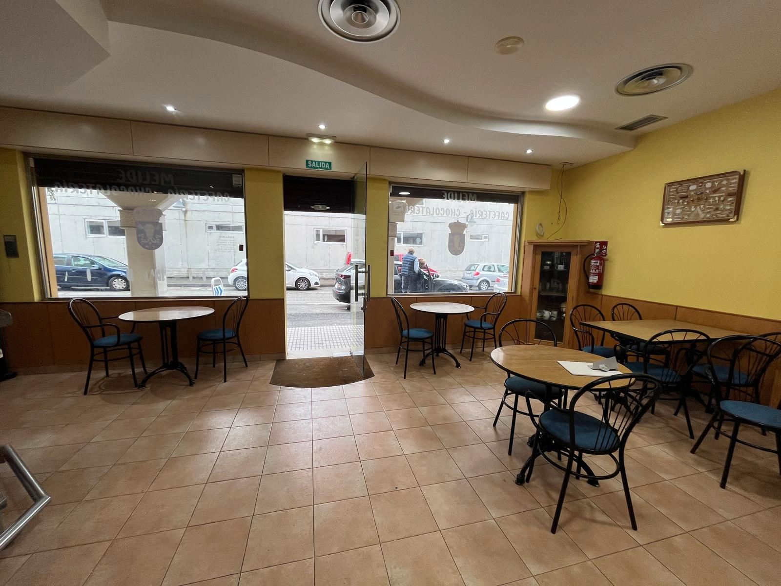 Local de lloguer en Oleiros amb Aire condicionat, Calefacció i Moblat