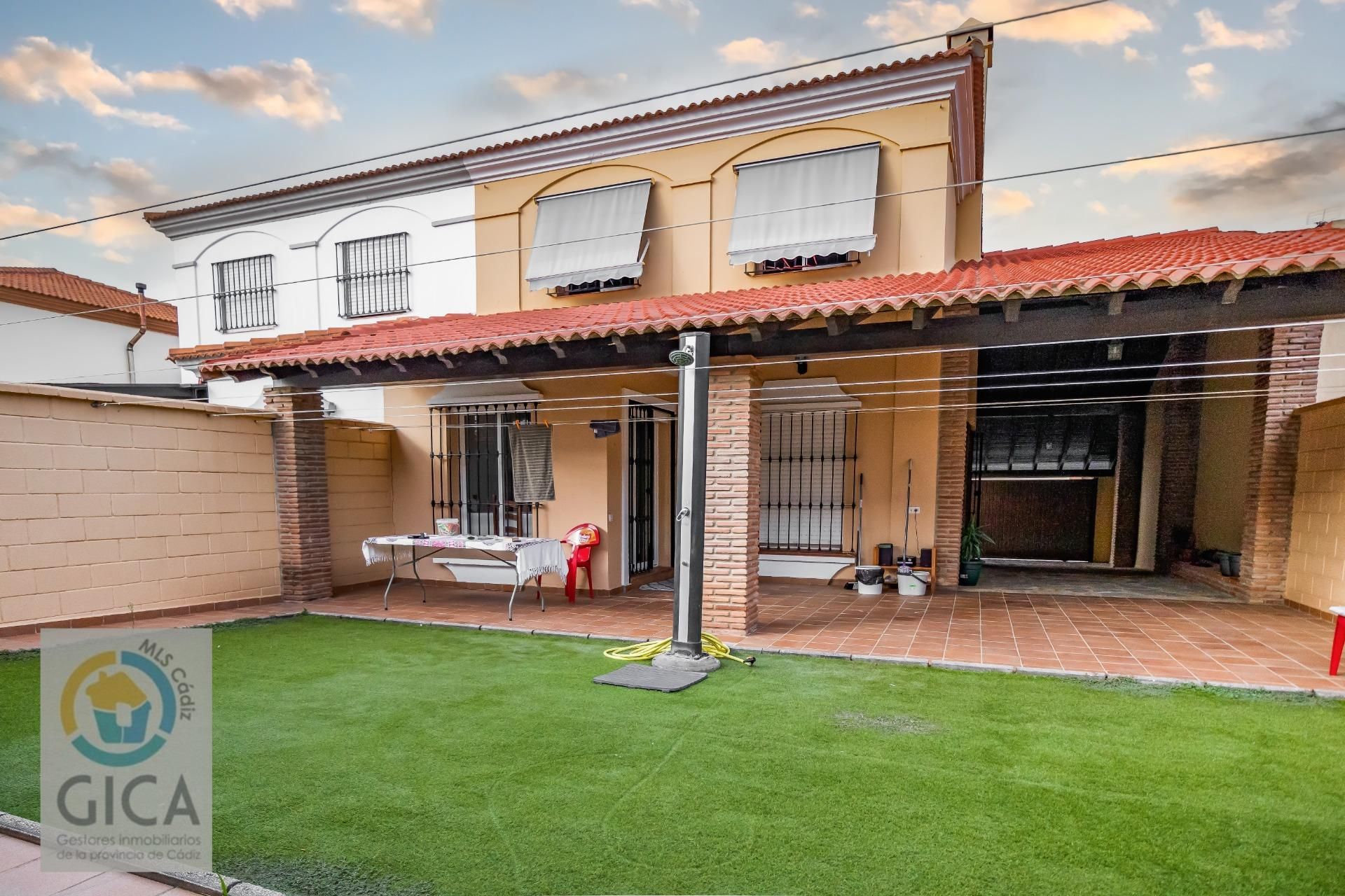 Vista exterior de Casa adosada en venta en Algeciras con Jardín privado