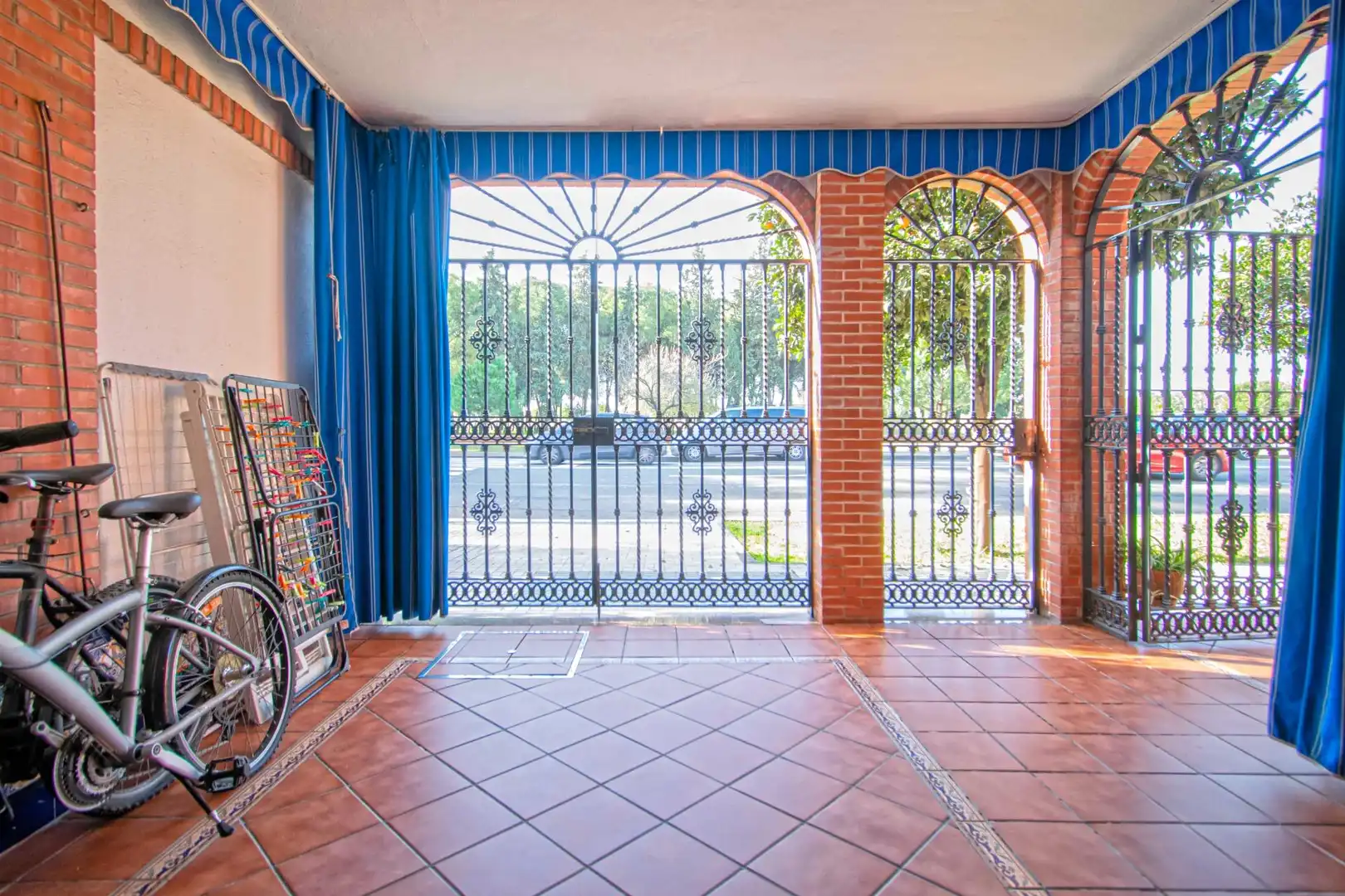 Casa adosada en venda en Sevilla amb Aire condicionat, Calefacció i Jardí privat