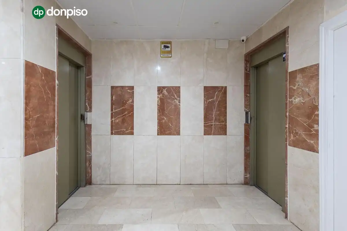 Flat for sale in Granada  with Air Conditioner and Terrace