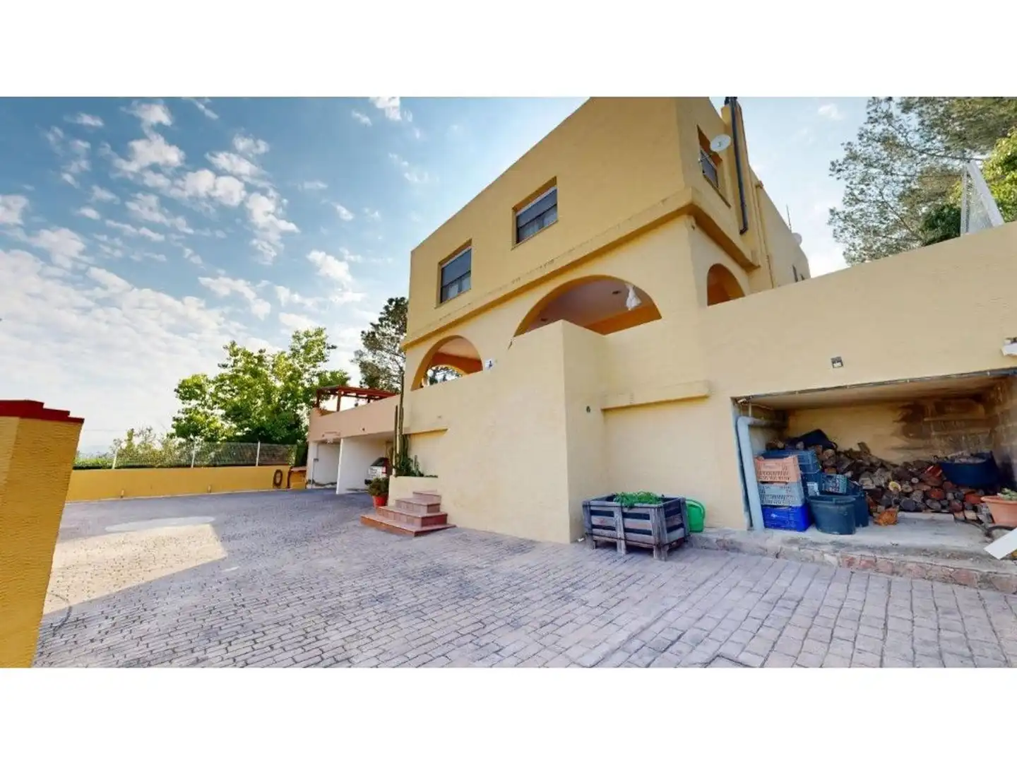 Vista exterior de Casa o xalet en venda en Riba-roja de Túria amb Aire condicionat, Calefacció i Jardí privat