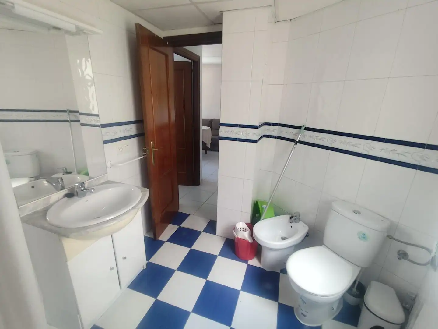 Baño de Piso de alquiler en Sevilla con Aire acondicionado, Calefacción y Amueblado