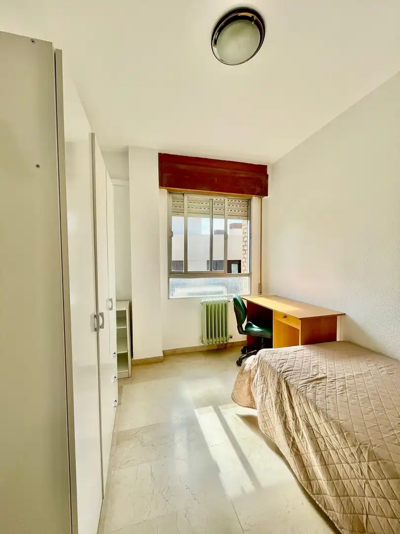 Bedroom of Flat for rent in Granada  with Air Conditioner, Heating and Terrace