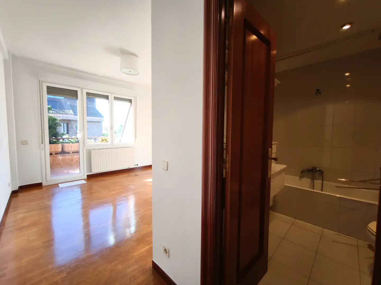 Dormitori de Casa o xalet en venda en  Logroño amb Calefacció, Parquet i Terrassa