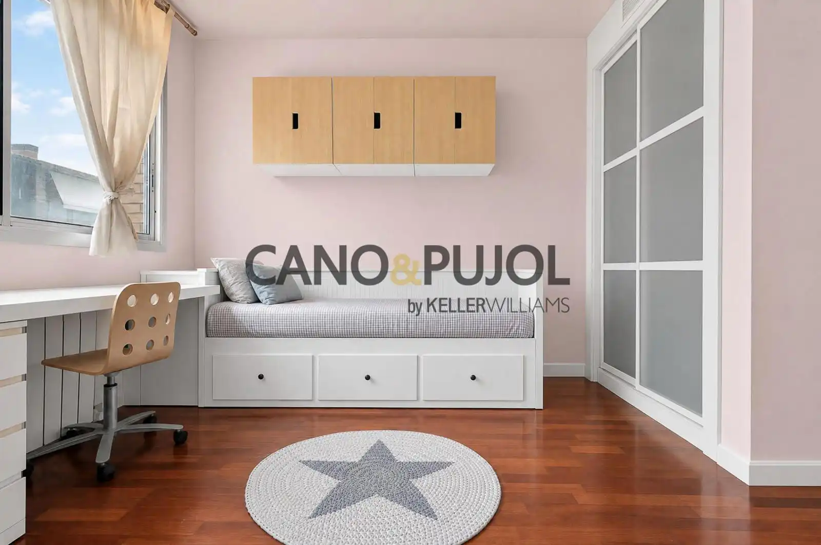 Sala d'estar de Pis en venda en Sant Cugat del Vallès amb Aire condicionat, Calefacció i Parquet
