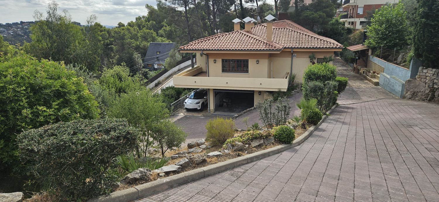 Vista exterior de Casa o xalet en venda en Corbera de Llobregat amb Aire condicionat i Calefacció