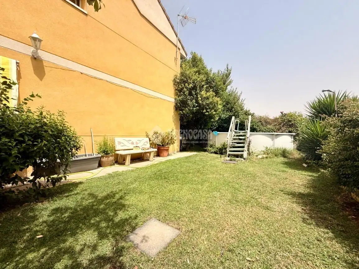 Casa aparellada en venda a Alovera, imagen 5