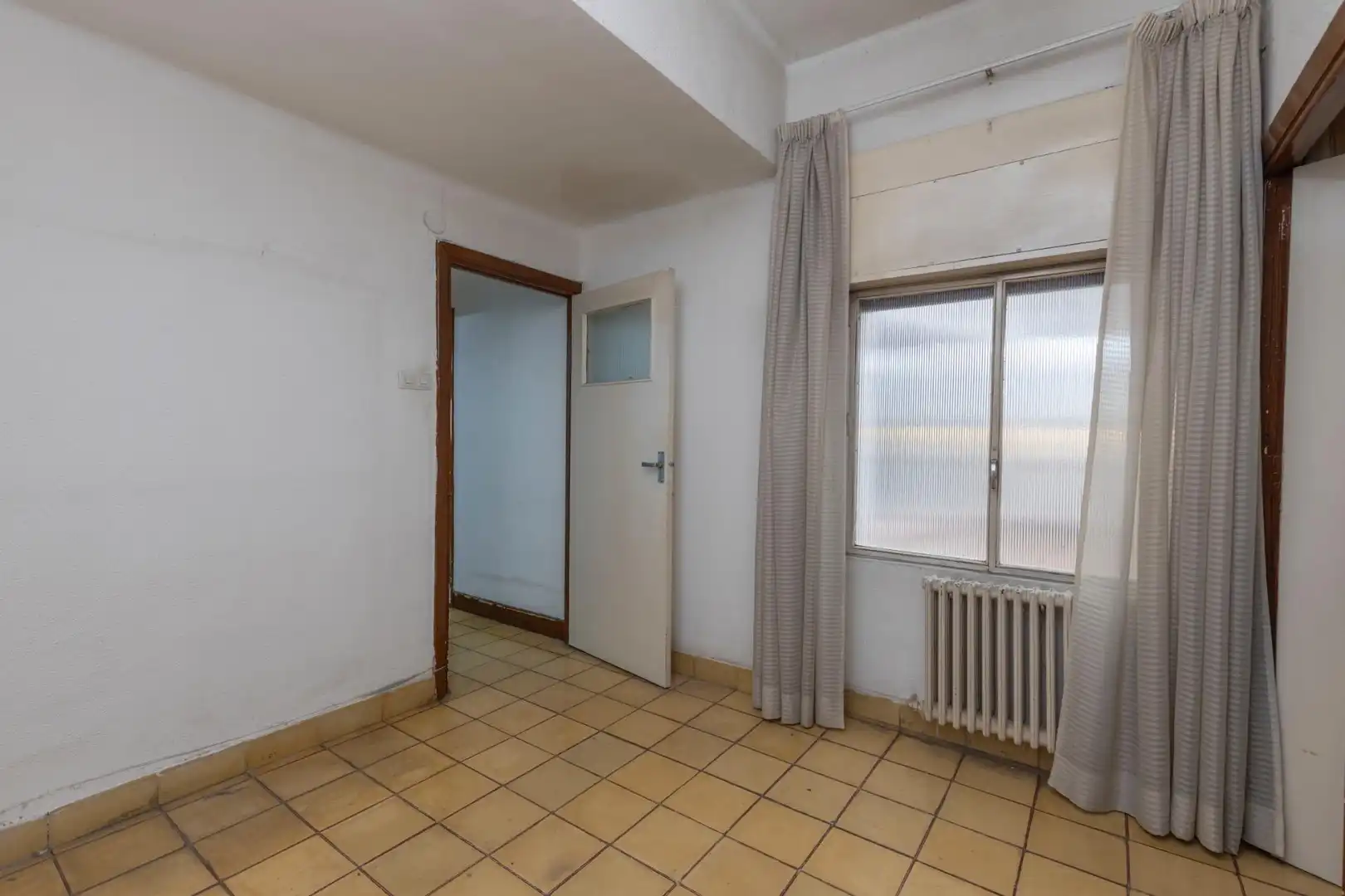 Habitación de Piso en venta en Granada con Calefacción
