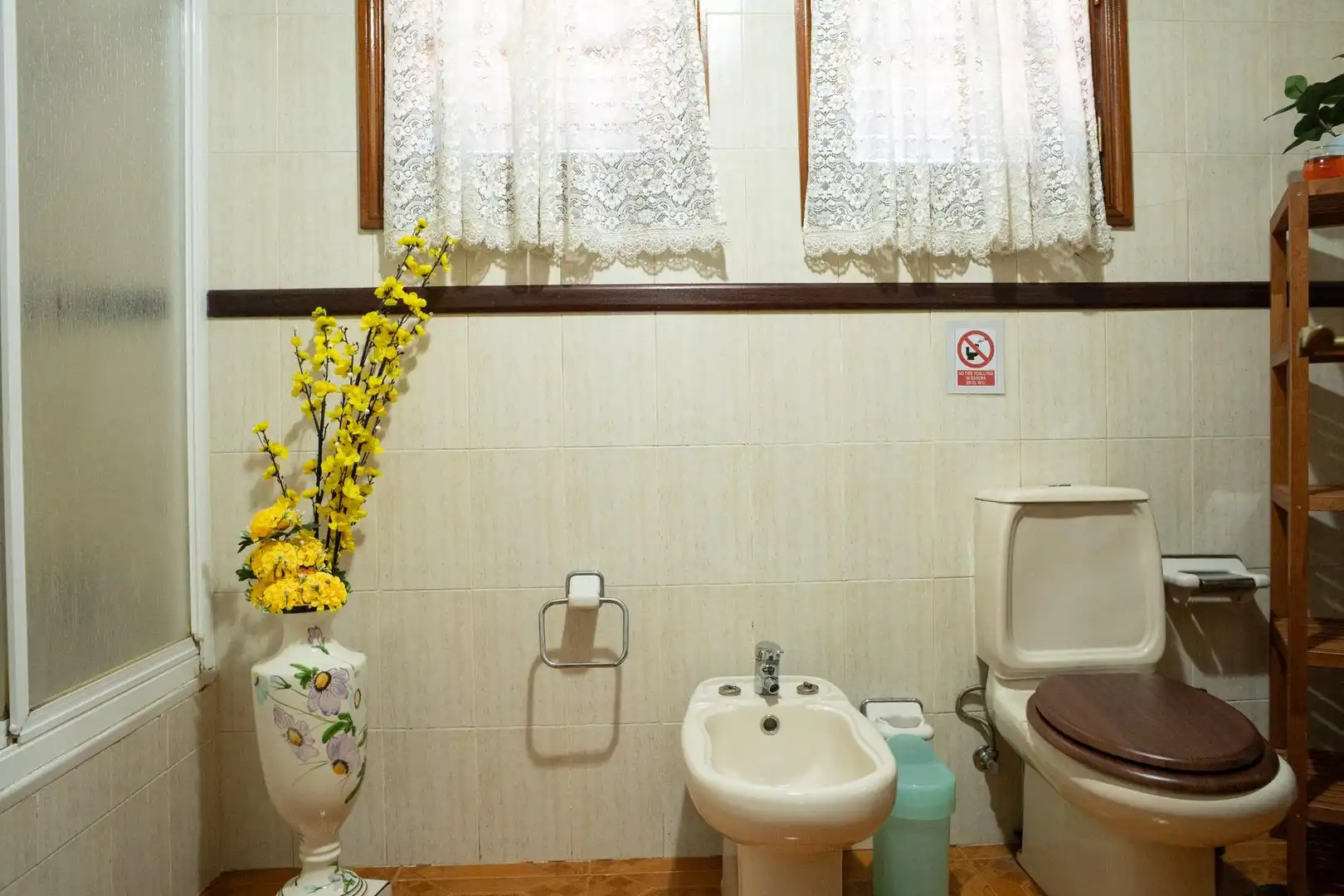 Badezimmer von Einfamilien-Reihenhaus zum Verkauf in Valsequillo de Gran Canaria mit Klimaanlage, Heizung und Privatgarten