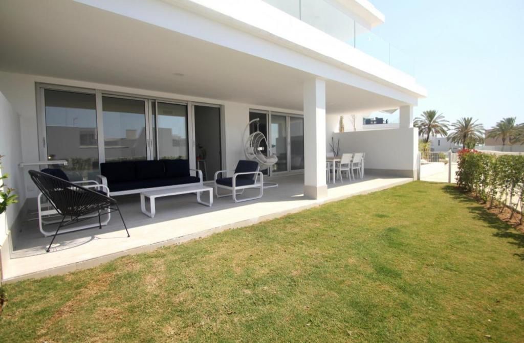 Terrassa de Planta baixa de lloguer en Estepona amb Aire condicionat, Calefacció i Jardí privat