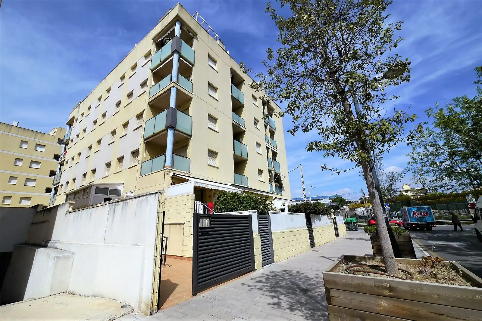 Flat with pool for sale in Rin