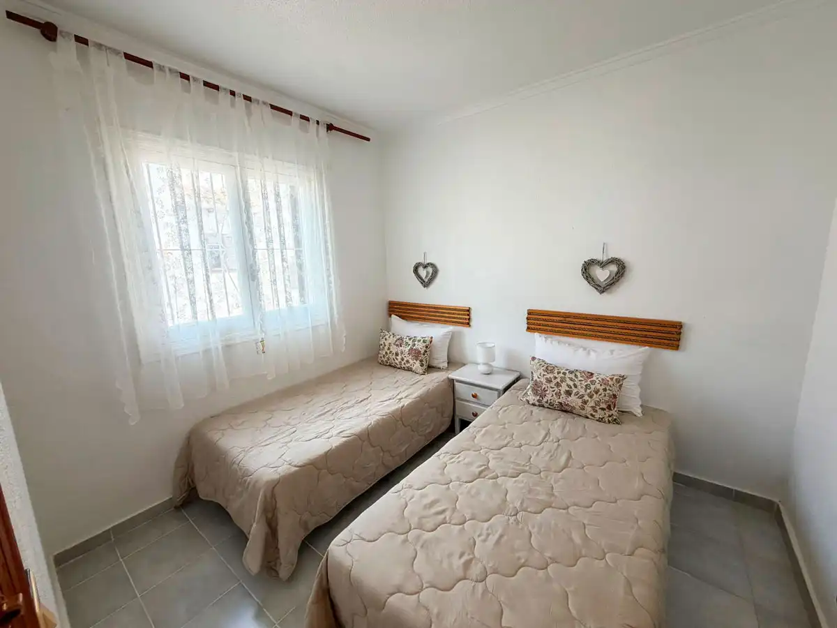 Habitación de Piso en venta en Torrevieja con Terraza, Amueblado y Horno