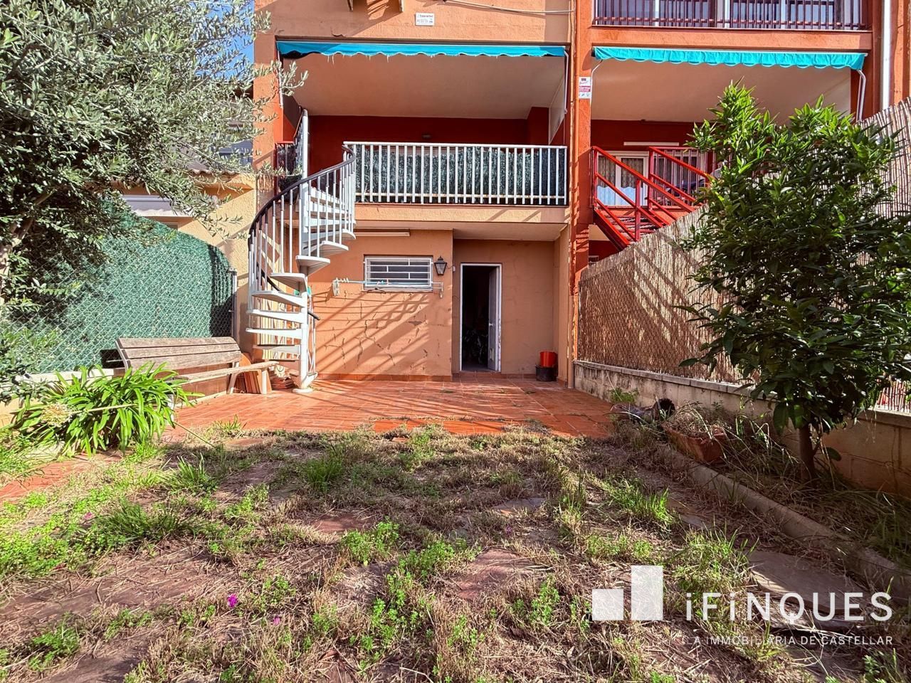 Exterior view of House or chalet for sale in Castellar del Vallès  with Air Conditioner, Heating and Private garden